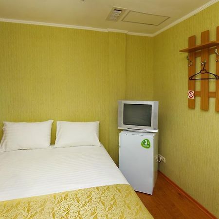 Tokyo Star Economy Hotel Одеса Екстериор снимка