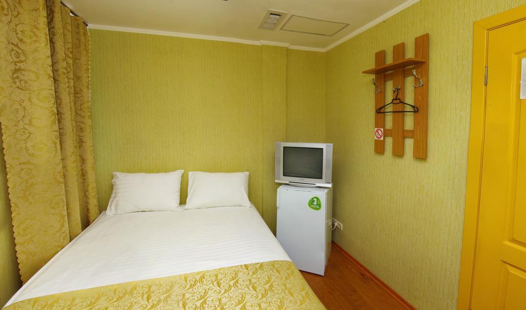 Tokyo Star Economy Hotel Одеса Екстериор снимка